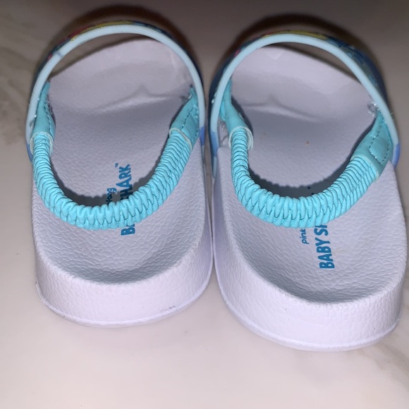 🦈 NWOT BABY SHARK is ready for the pool!!! Size 5 - Picture 2 of 5